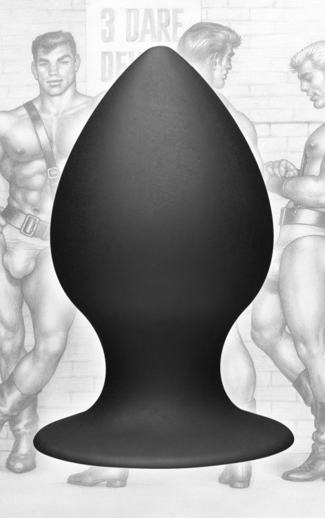 This classically shaped plug features a tapered tip, flared ... TOF - XL Silicone Anal Plug - Black photo-2