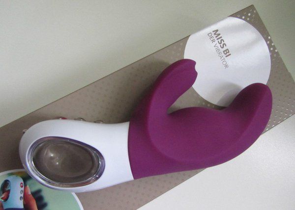 MiSS Bi – DER Vibrator combines phenomenal clitoris stimulat... Fun Factory - Miss Bi - Grape/White photo-10