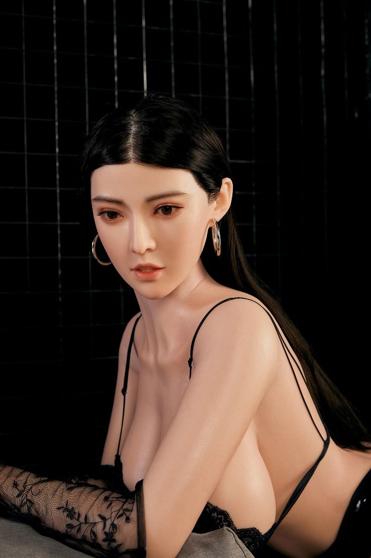 Katherine  亞洲外貌超逼真柔軟矽膠肌膚 巨乳金屬骨架性愛娃娃 165 cm 照片