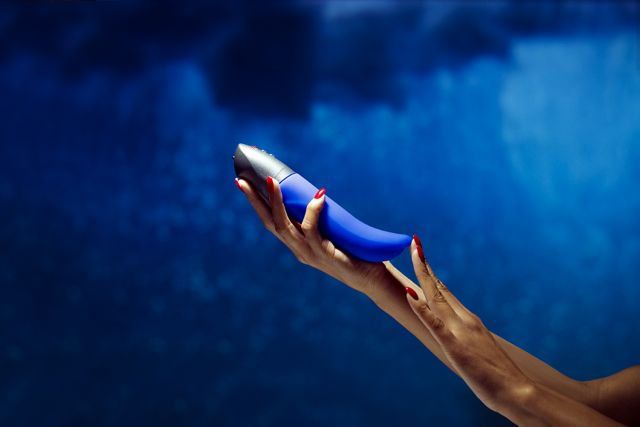 We’ve taken a classic FUN FACTORY shape and revamped it with... Fun Factory - Diva Dolphin - Blue photo-6