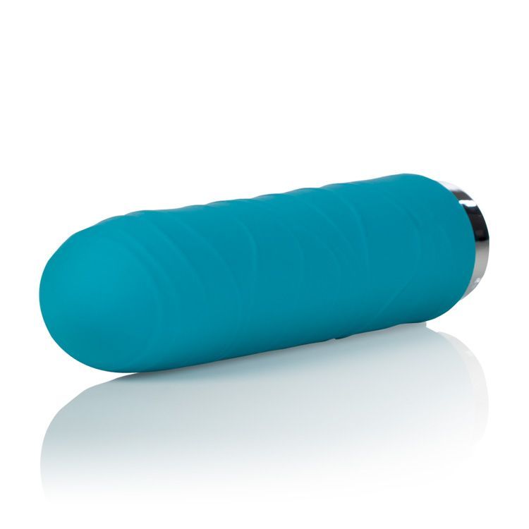 With five textured body safe silicone sleeves to choose from... Key - Charms Silk Vibe – Blue photo-3