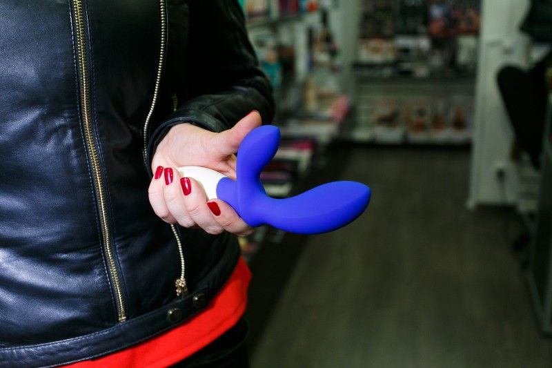The world’s first vibrating prostate massager that moves bac... Lelo - Loki Wave Vibe - Blue photo-6