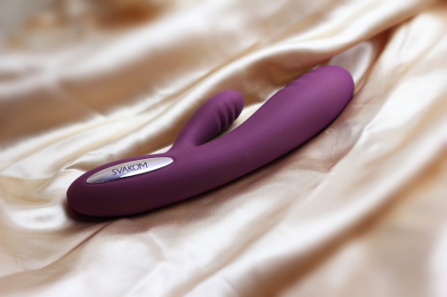 SVAKOM - Adonis Ribbed Warming Vibrator - Violet photo