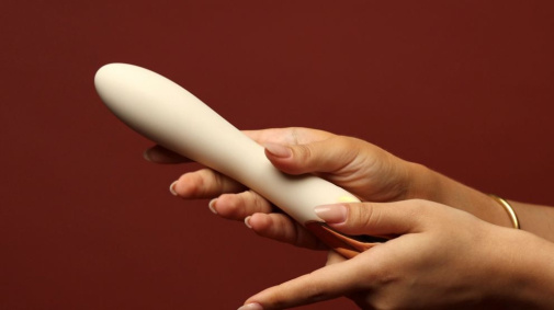 Kissky - Lust Muse Pulsating Vibrator - Nude photo