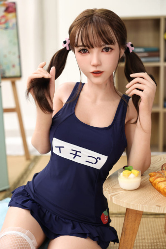梅亚洲真实感性爱娃娃，C杯，超柔软矽胶，150厘米（4'9英尺）。 照片