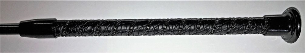 Vegan leather
Split tip
Handle Length: 8.5" (21.59... Sportsheets - Snake Bite - Black photo-6