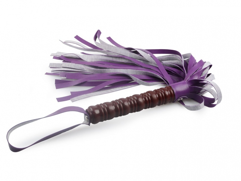 SM22 Leather Flogger Whip has the soft tassels and the plast... Toynary - SM22 Leather Flogger Whip - Purple photo-2