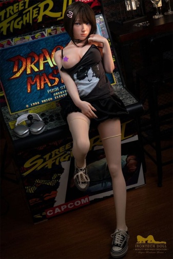 Lina 陽光火辣性感女模特 C罩杯 柔軟矽膠仿真性愛娃娃 148 cm 照片