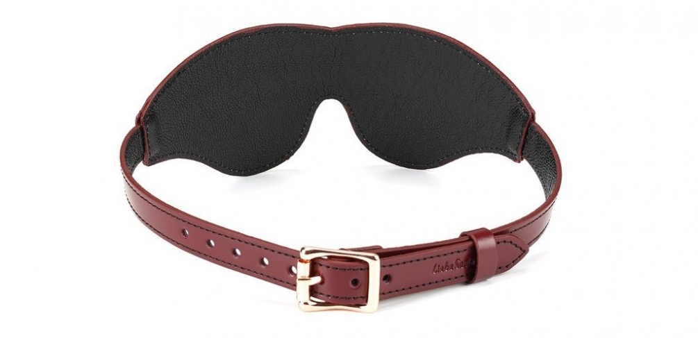 This luxury buckle-fastened Wine Red leather blindfold blend... Liebe Seele - Leather Blindfold - Wine Red photo-2