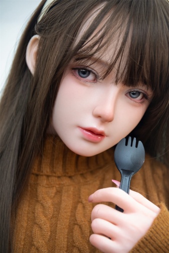 Xiaying 陽光火辣性感女模特 C罩杯 柔軟矽膠仿真性愛娃娃 148 cm 照片