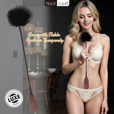 Chisa - Crop w Tickler - Brown photo