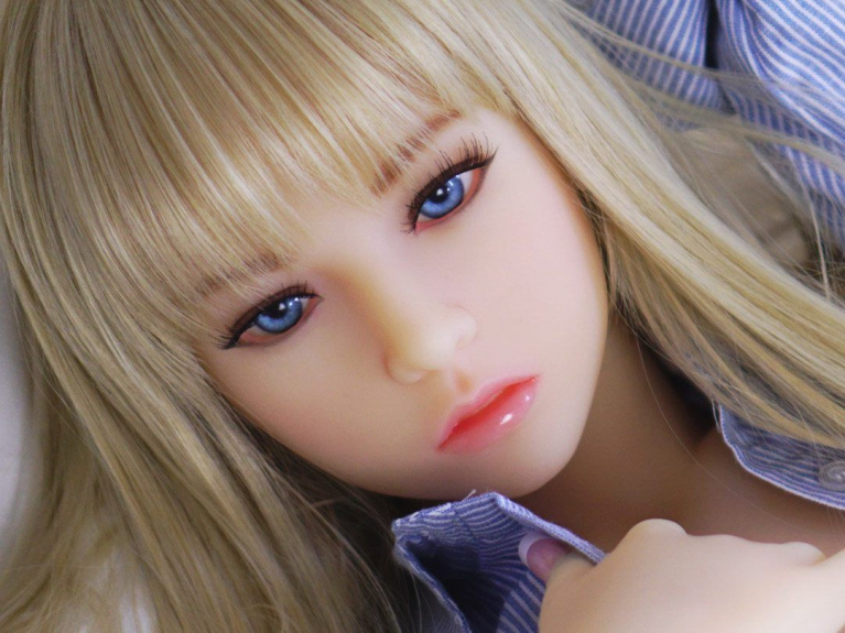 Debbi 迷你性感巨乳小淫娃 附口交超柔軟TPE仿真性愛娃娃 128 cm 照片