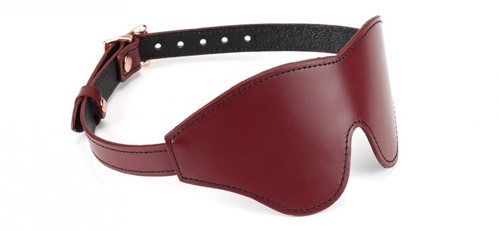 This luxury buckle-fastened Wine Red leather blindfold blend... Liebe Seele - Leather Blindfold - Wine Red photo-3