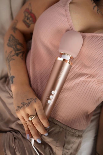 Le Wand - Powerful Plug-In Massager - Rose Gold photo