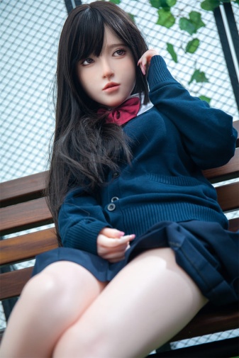 Lingnai 陽光火辣性感女模特 C罩杯 柔軟矽膠仿真性愛娃娃 148 cm 照片