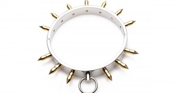 Metal clearance spike collar