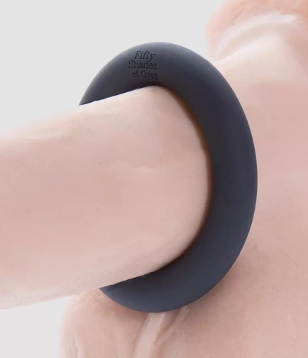 Fifty Shades of Grey - Perfect O Cock Ring - Black photo