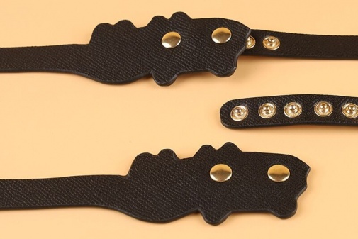 MT - Cat Leather Handcuffs - Black photo