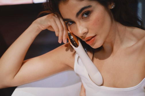 Kissky - Velvet Desire Pulsating Vibrator - Nude photo