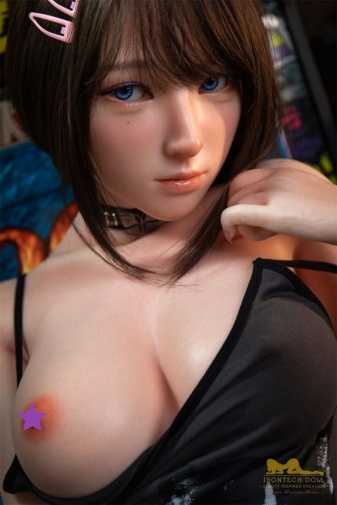 Lina 陽光火辣性感女模特 C罩杯 柔軟矽膠仿真性愛娃娃 148 cm 照片