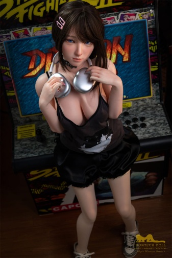 Lina 陽光火辣性感女模特 C罩杯 柔軟矽膠仿真性愛娃娃 148 cm 照片