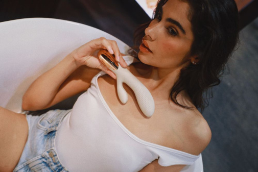 Kissky - Crave Venus Rabbit Vibrator - Nude photo