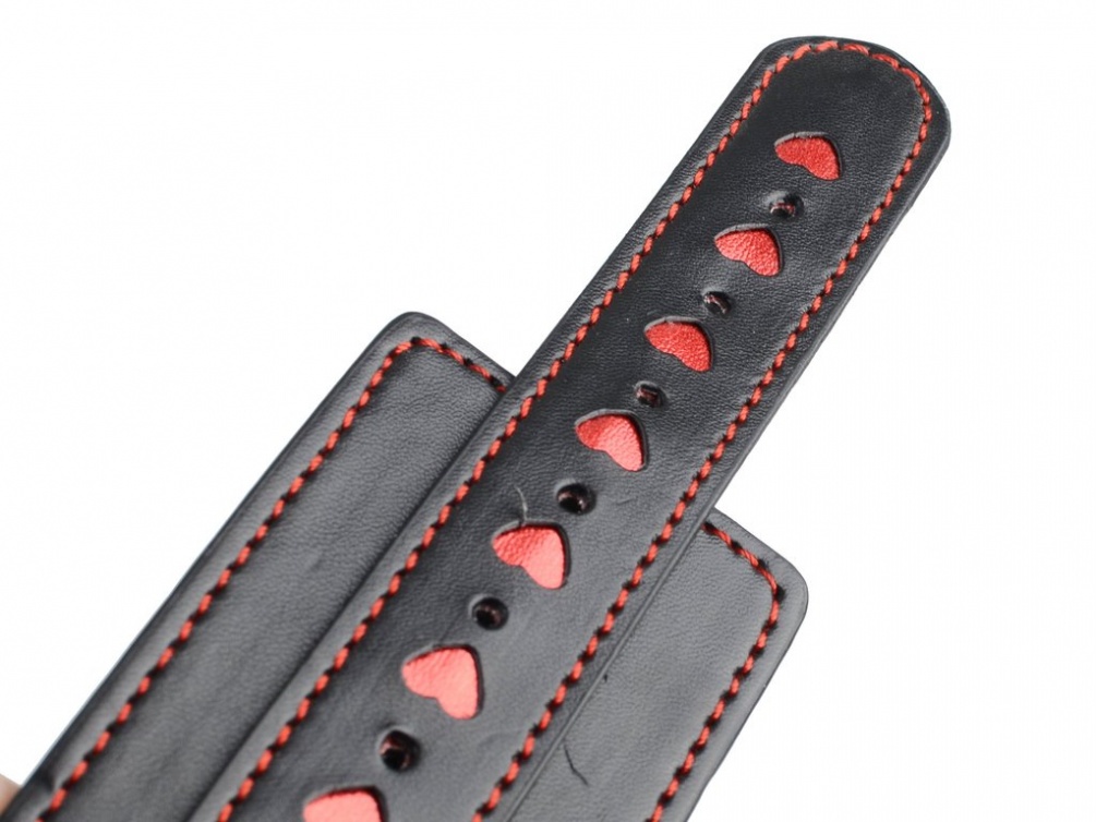 Toynary SM16 Heart-Patterned Leather Handcuffs - Black is ma... Toynary - SM16 Heart Leather Handcuffs - Black photo-6