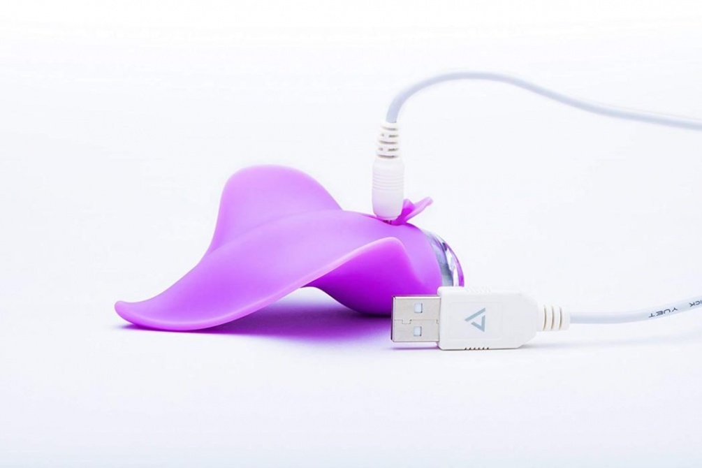 Fully rechargeable and waterproof, the MIMIC was crafted wit... Mimic - Handheld Massager - Lilac photo-5