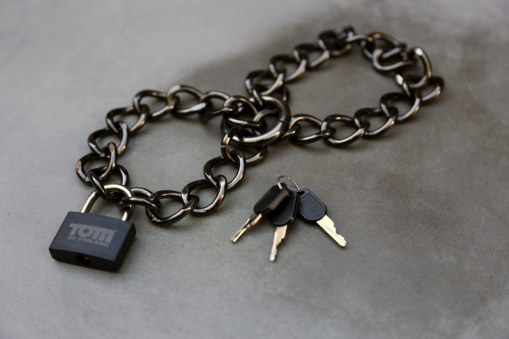 Tom Of Finland Locking Chain Cuffs Gray.
Your partner is un... TOF - Locking Chain Cuffs photo-8