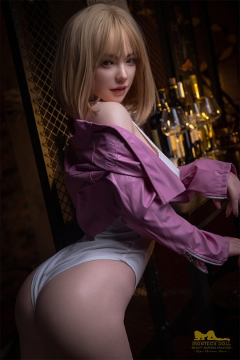 Lindsey 欧美风情苗条巨乳淫荡色情女孩 D罩杯超柔软矽胶仿真性爱娃娃 169 cm 照片